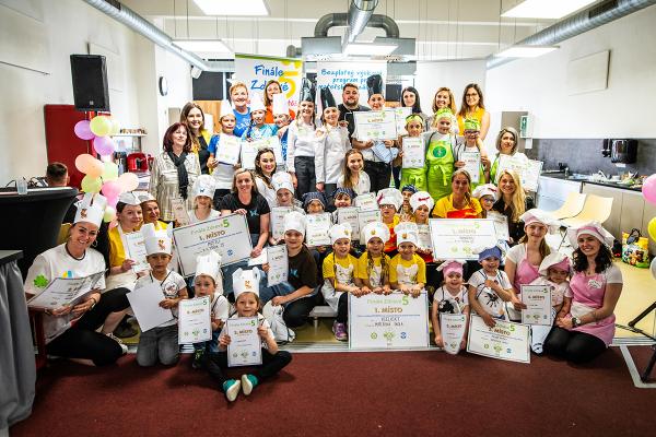 Finále Zdravé 5 zná vítěze. Dětská kuchařská soutěž letos  přilákala rekordní počet týmů
